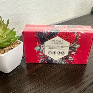 Prédiré Apple & Grape Concentrate Soap - Red